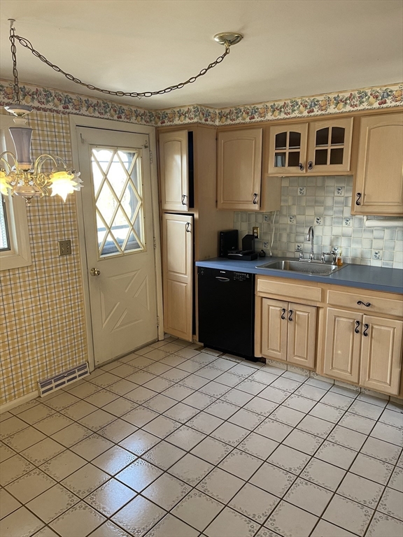 48 Elmont Road Lowell, MA 01852 - Photo 14 of 41