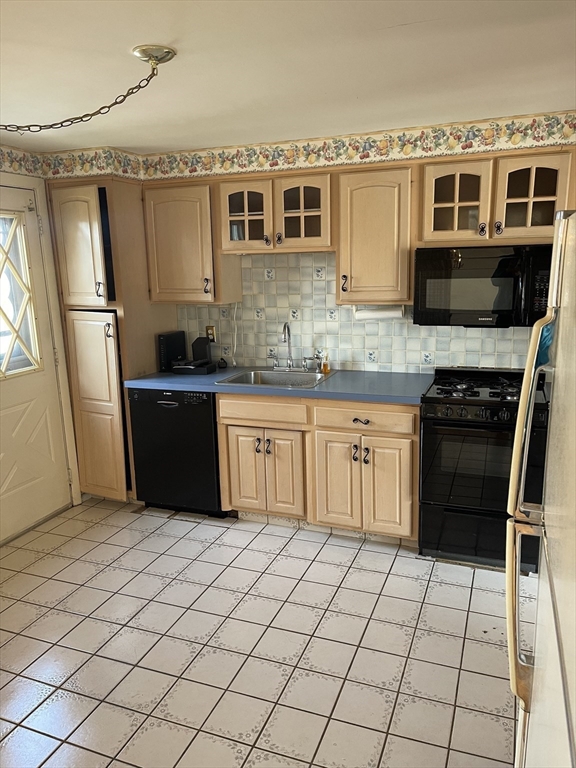 48 Elmont Road Lowell, MA 01852 - Photo 15 of 41