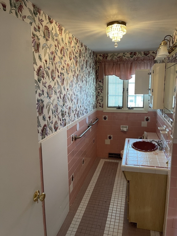 48 Elmont Road Lowell, MA 01852 - Photo 18 of 41