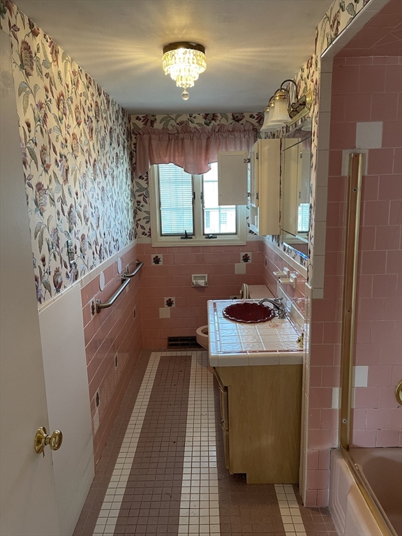 48 Elmont Road Lowell, MA 01852 - Photo 19 of 41