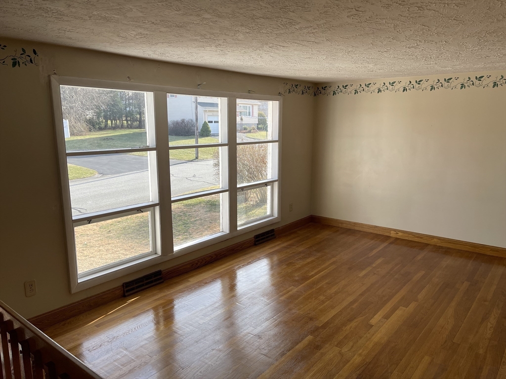 48 Elmont Road Lowell, MA 01852 - Photo 3 of 41