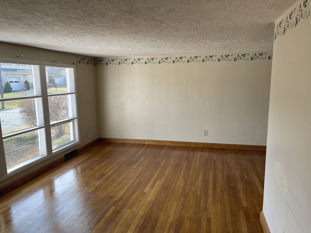 48 Elmont Road Lowell, MA 01852 - Photo 4 of 41
