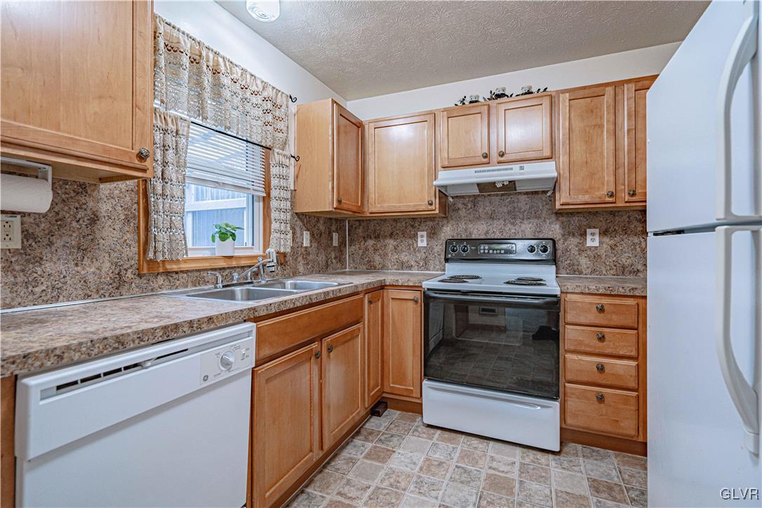245 Henning Road Blakeslee, PA 18610 - Photo 10 of 35 Gallery Image 10