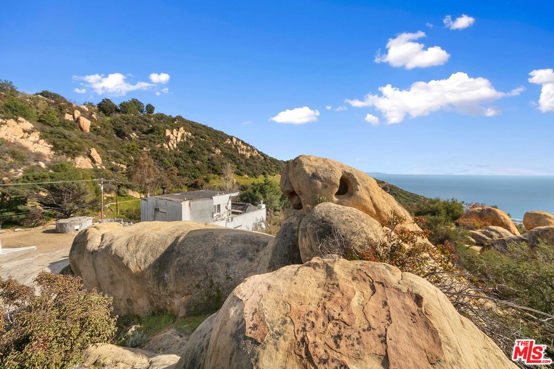 24641 Piuma Road Malibu, CA 90265 - Photo 12 of 40