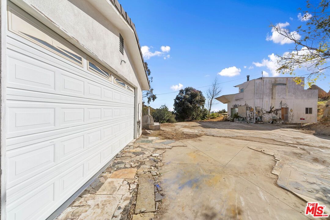 24641 Piuma Road Malibu, CA 90265 - Photo 14 of 40 a view of a house with a snow in the yard