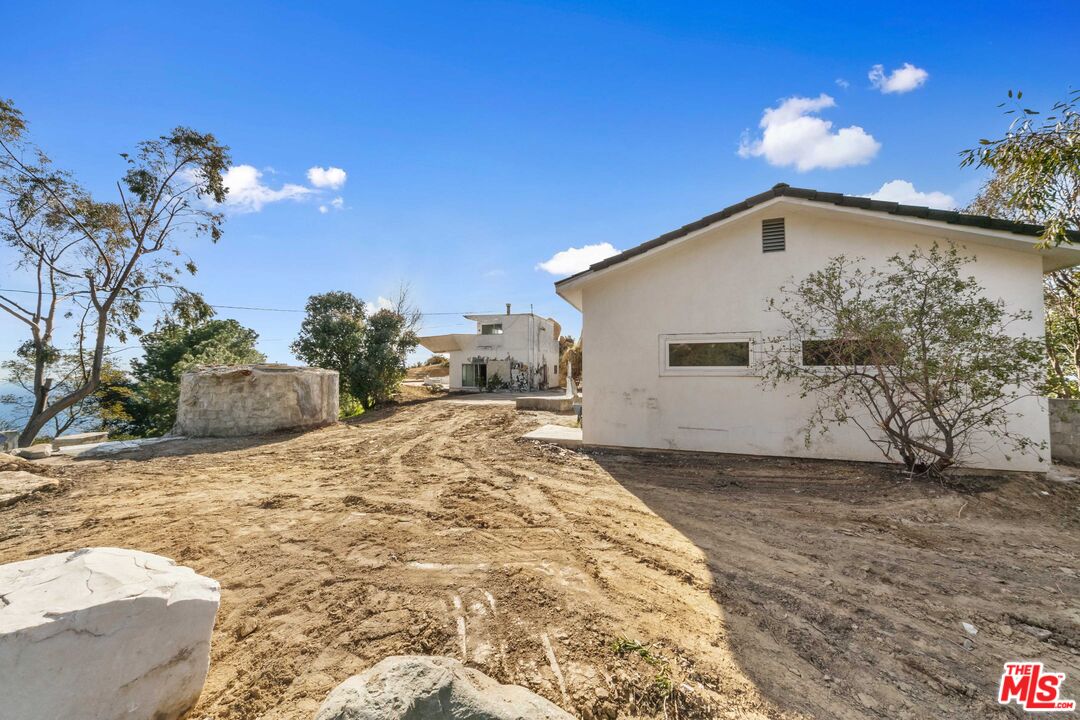 24641 Piuma Road Malibu, CA 90265 - Photo 18 of 40 a view of a house with a snow in the background