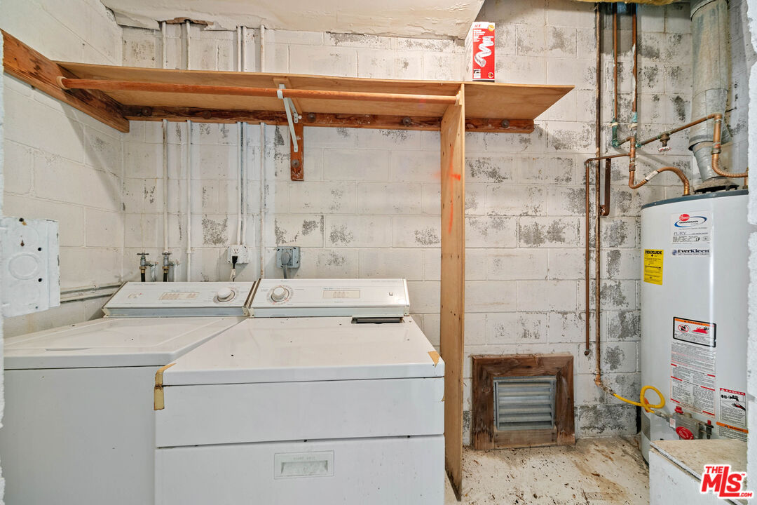 24641 Piuma Road Malibu, CA 90265 - Photo 26 of 40 a utility room with dryer and washer