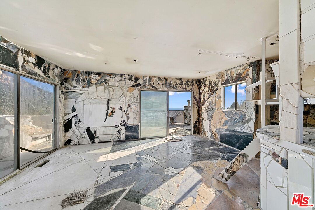 24641 Piuma Road Malibu, CA 90265 - Photo 28 of 40 a very nice looking room with a couch