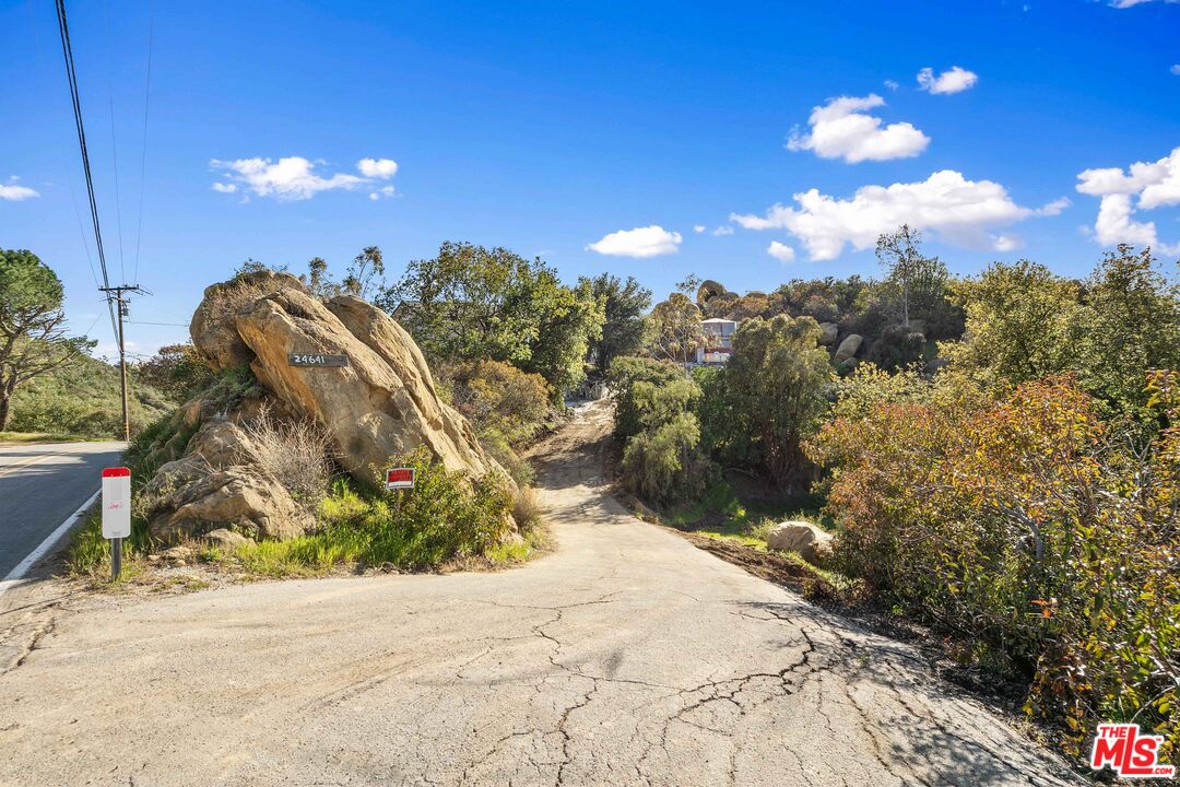 24641 Piuma Road Malibu, CA 90265 - Photo 36 of 40 a view of a yard