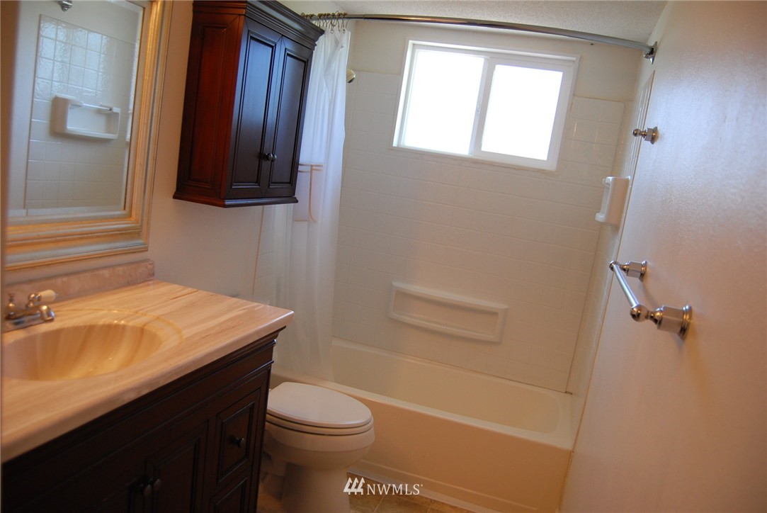 23623 Redmond-Fall City Road Northeast Redmond, WA 98053 - Photo 13 of 23 Gallery Image 13