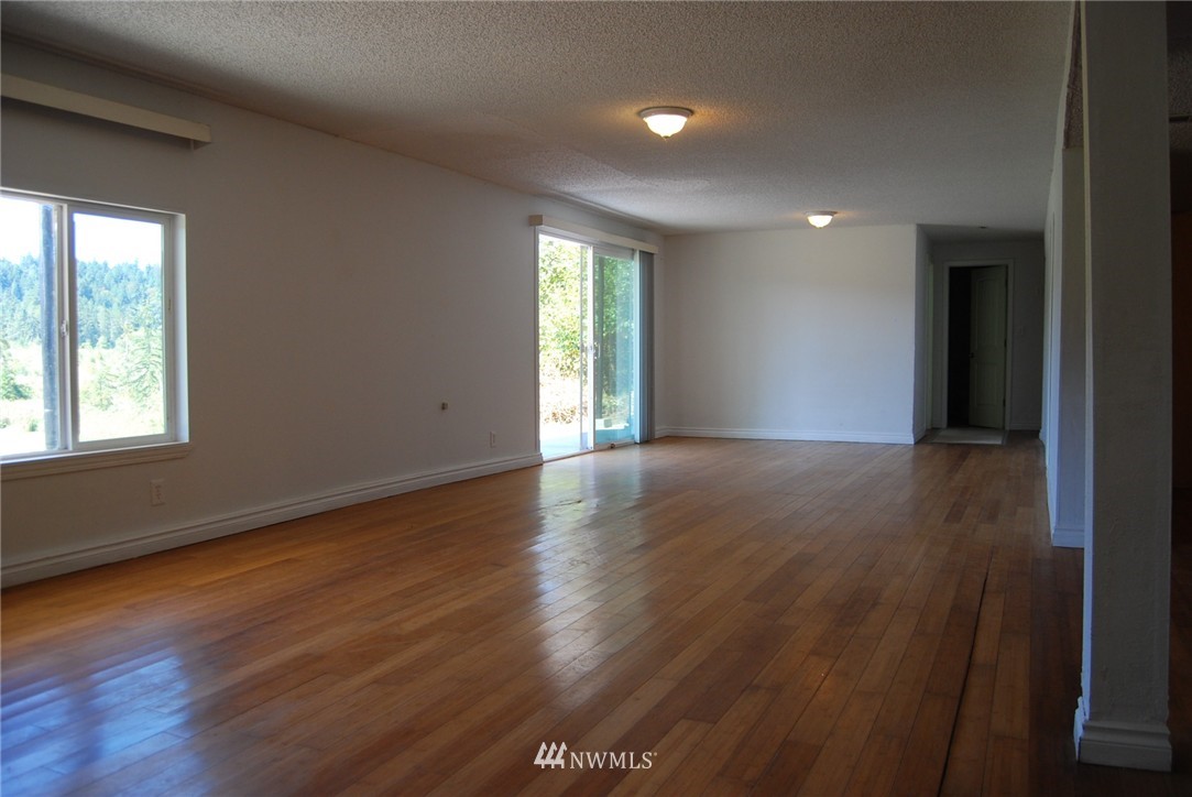 23623 Redmond-Fall City Road Northeast Redmond, WA 98053 - Photo 14 of 23 Gallery Image 14