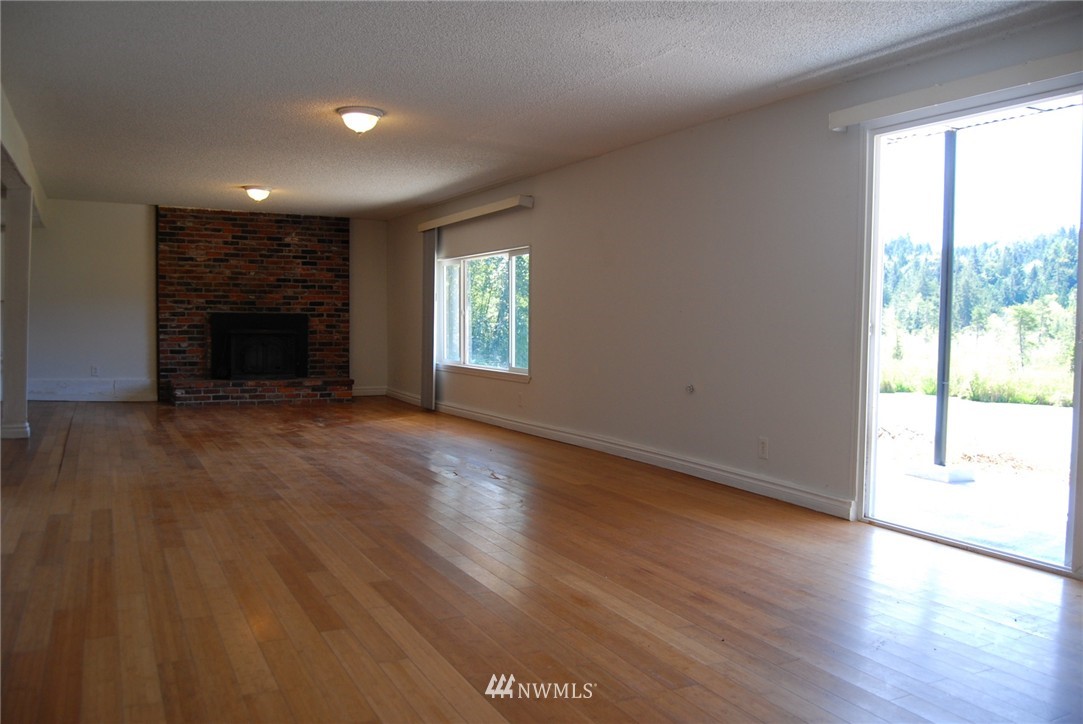 23623 Redmond-Fall City Road Northeast Redmond, WA 98053 - Photo 15 of 23 Gallery Image 15