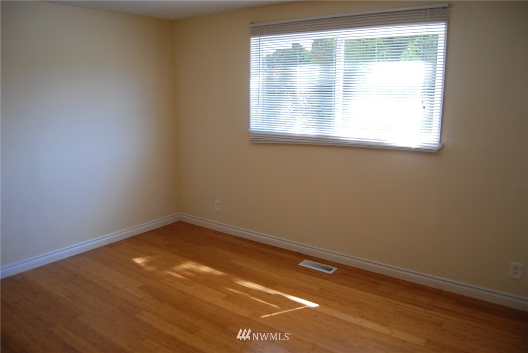 23623 Redmond-Fall City Road Northeast Redmond, WA 98053 - Photo 9 of 23 Gallery Image 9