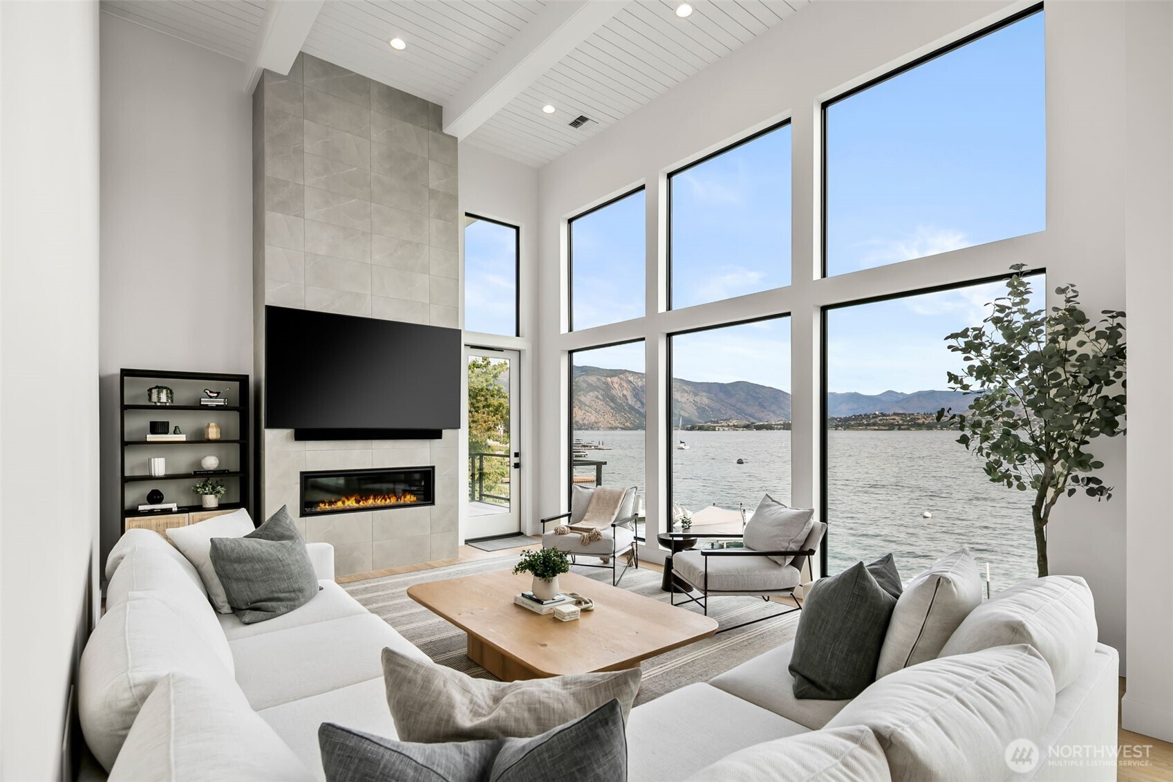 3212 South Lakeshore Road Chelan, WA 98816 - Photo 14 of 40