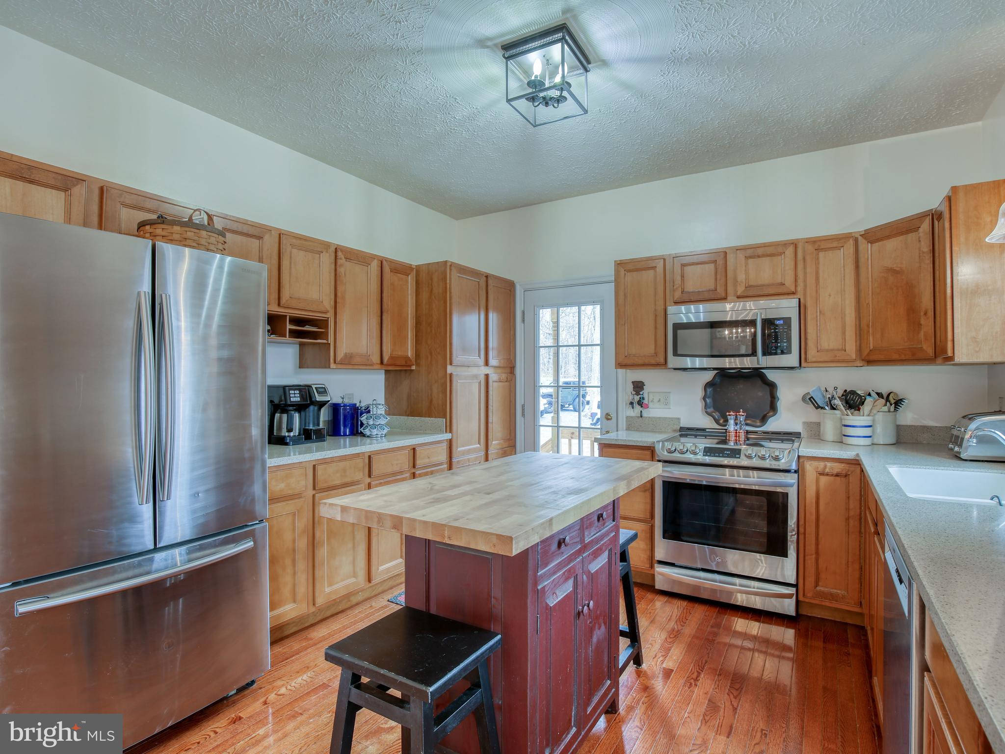 520 Reynolds Road Cross Junction, VA 22625 - Photo 22 of 45 Large kitchen