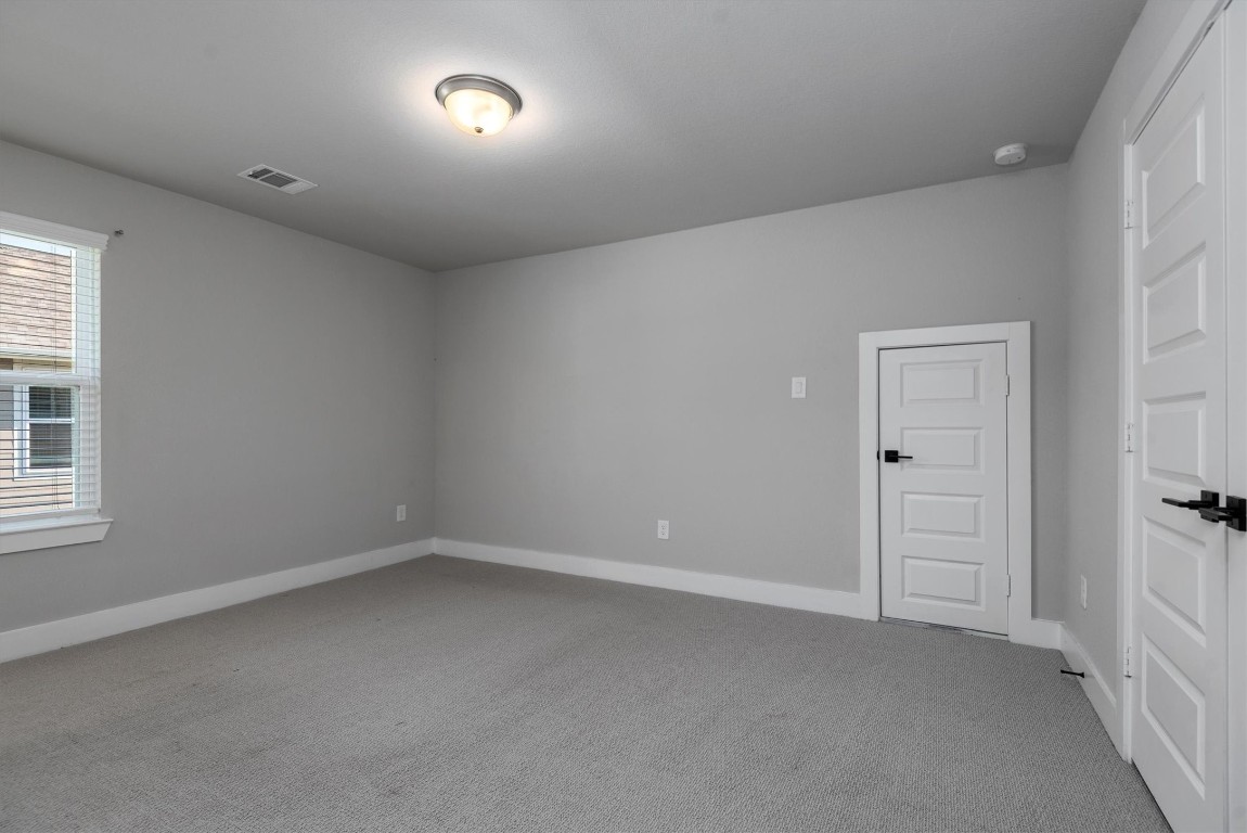 17828 Hanson Ridge Drive Montgomery, TX 77316 - Photo 34 of 47 an empty room with a bench