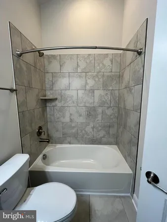 a view of room with window and a ceiling fan