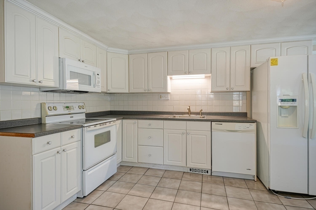 70 River Street Middleton, MA 01949 - Photo 4 of 21