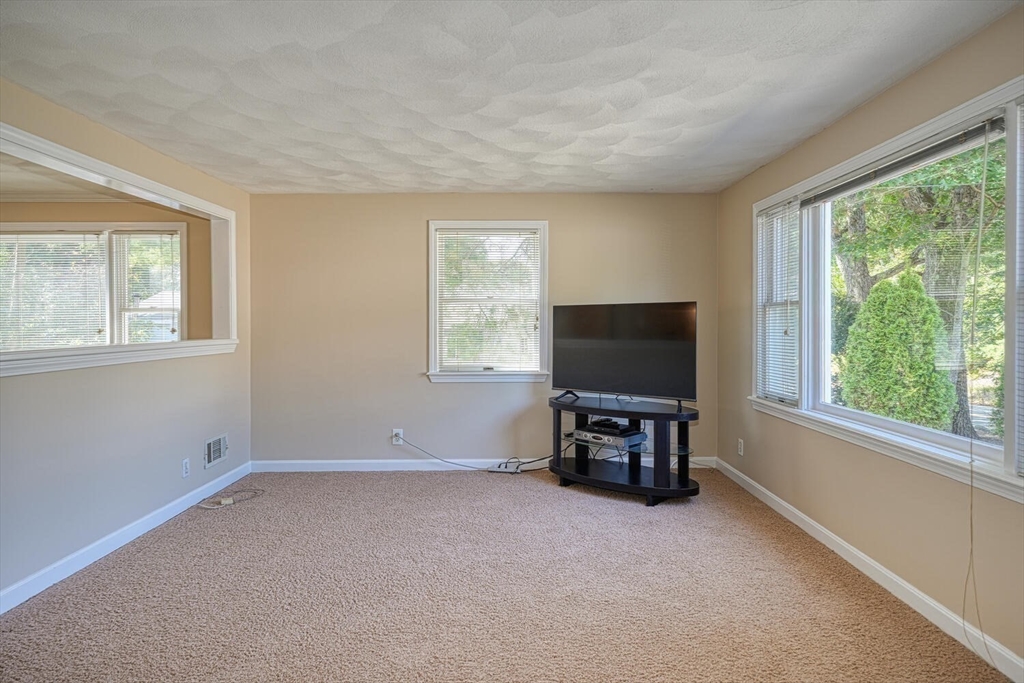 70 River Street Middleton, MA 01949 - Photo 8 of 21