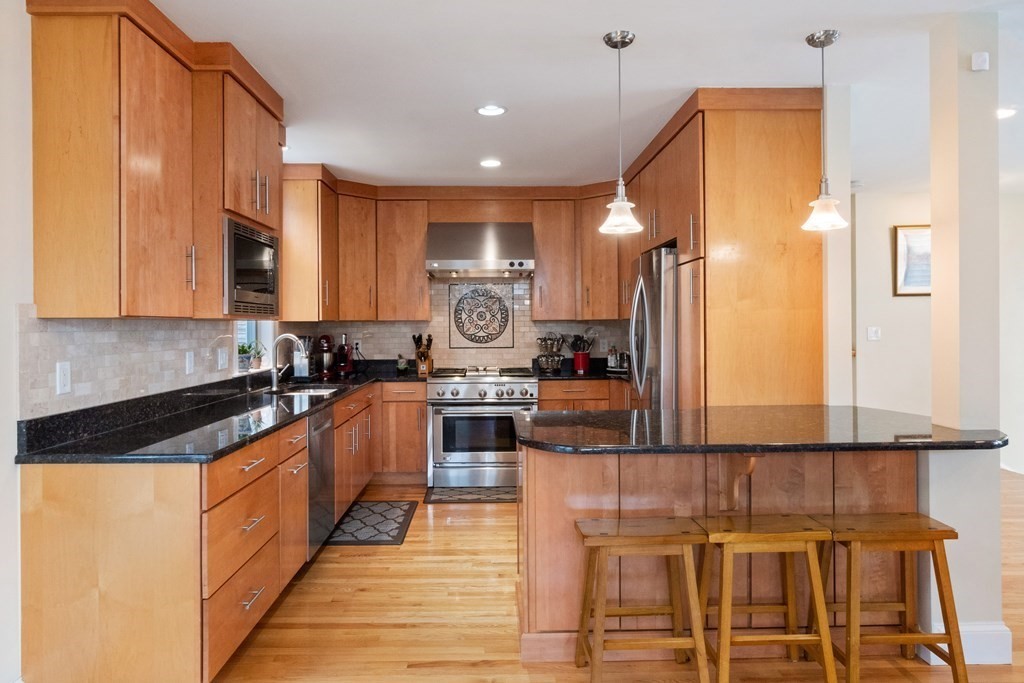 330 Hartman Road Newton, MA 02459 - Photo 6 of 35