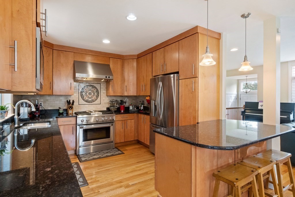 330 Hartman Road Newton, MA 02459 - Photo 7 of 35