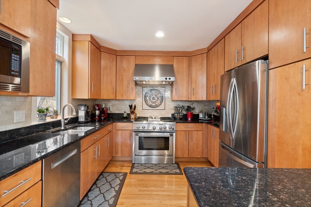 330 Hartman Road Newton, MA 02459 - Photo 8 of 35