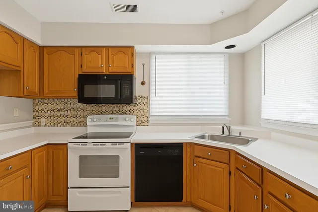 $2,000 | 10802 Antigua Terrace, Rockville, MD 20852