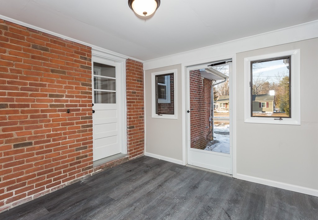 37 Lynebrook Road Springfield, MA 01118 - Photo 12 of 25 Gallery Image 12