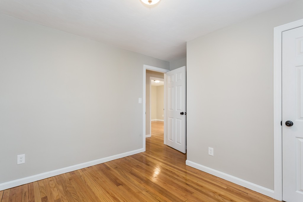 37 Lynebrook Road Springfield, MA 01118 - Photo 13 of 25 Gallery Image 13
