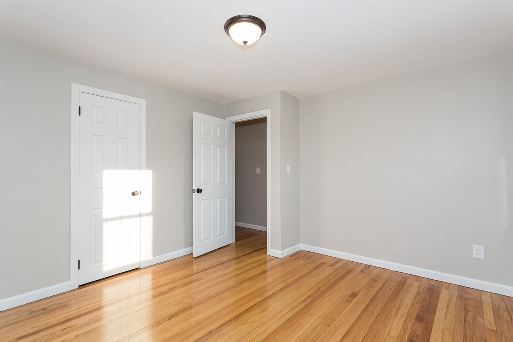 37 Lynebrook Road Springfield, MA 01118 - Photo 14 of 25 Gallery Image 14