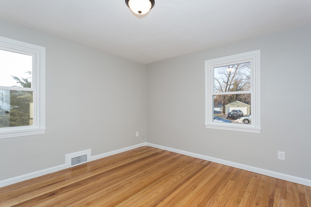 37 Lynebrook Road Springfield, MA 01118 - Photo 15 of 25 Gallery Image 15