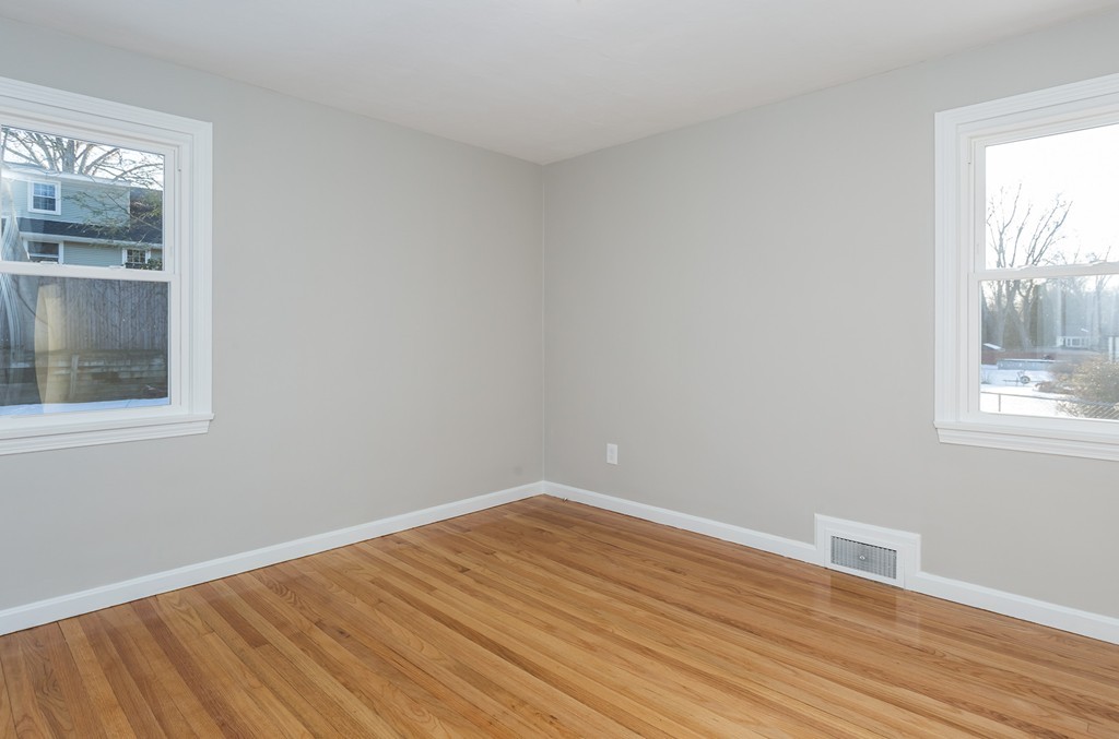 37 Lynebrook Road Springfield, MA 01118 - Photo 16 of 25 Gallery Image 16