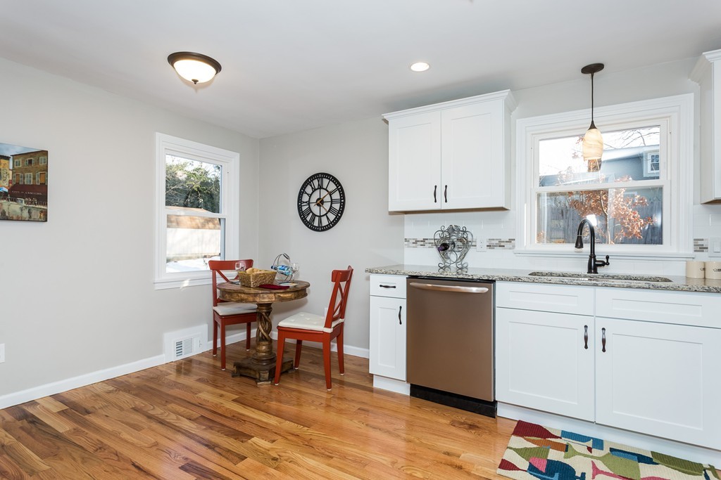 37 Lynebrook Road Springfield, MA 01118 - Photo 3 of 25 Gallery Image 3