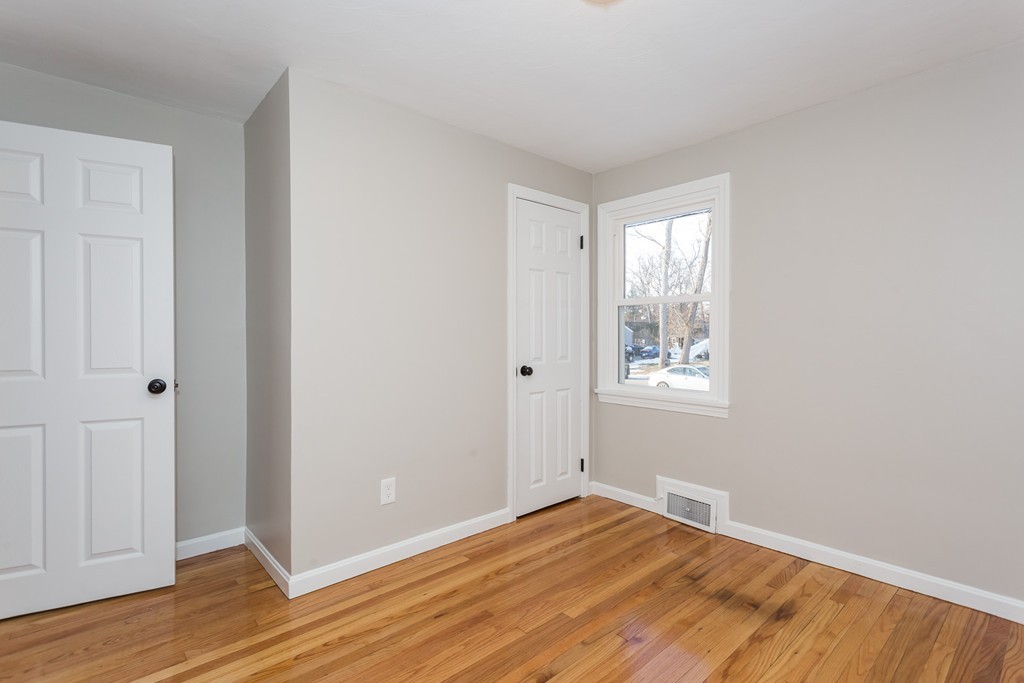 37 Lynebrook Road Springfield, MA 01118 - Photo 10 of 25 Gallery Image 10