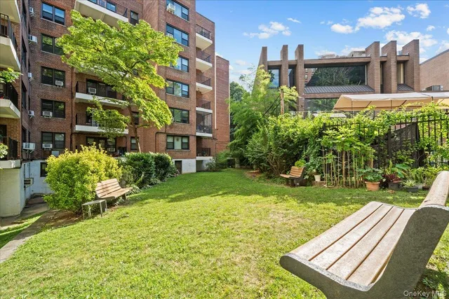 a view of a yard in front of house
