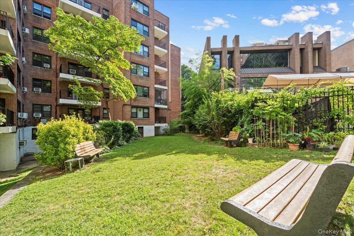 3635 Johnson Avenue, Unit 4M Bronx, NY 10463 - Photo 6 of 21 a view of a yard in front of house