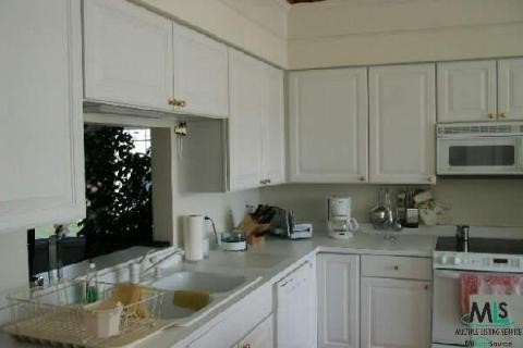1657 Maple Creek Court Rochester, MI 48306 - Photo 3 of 4 772058-2.JPG