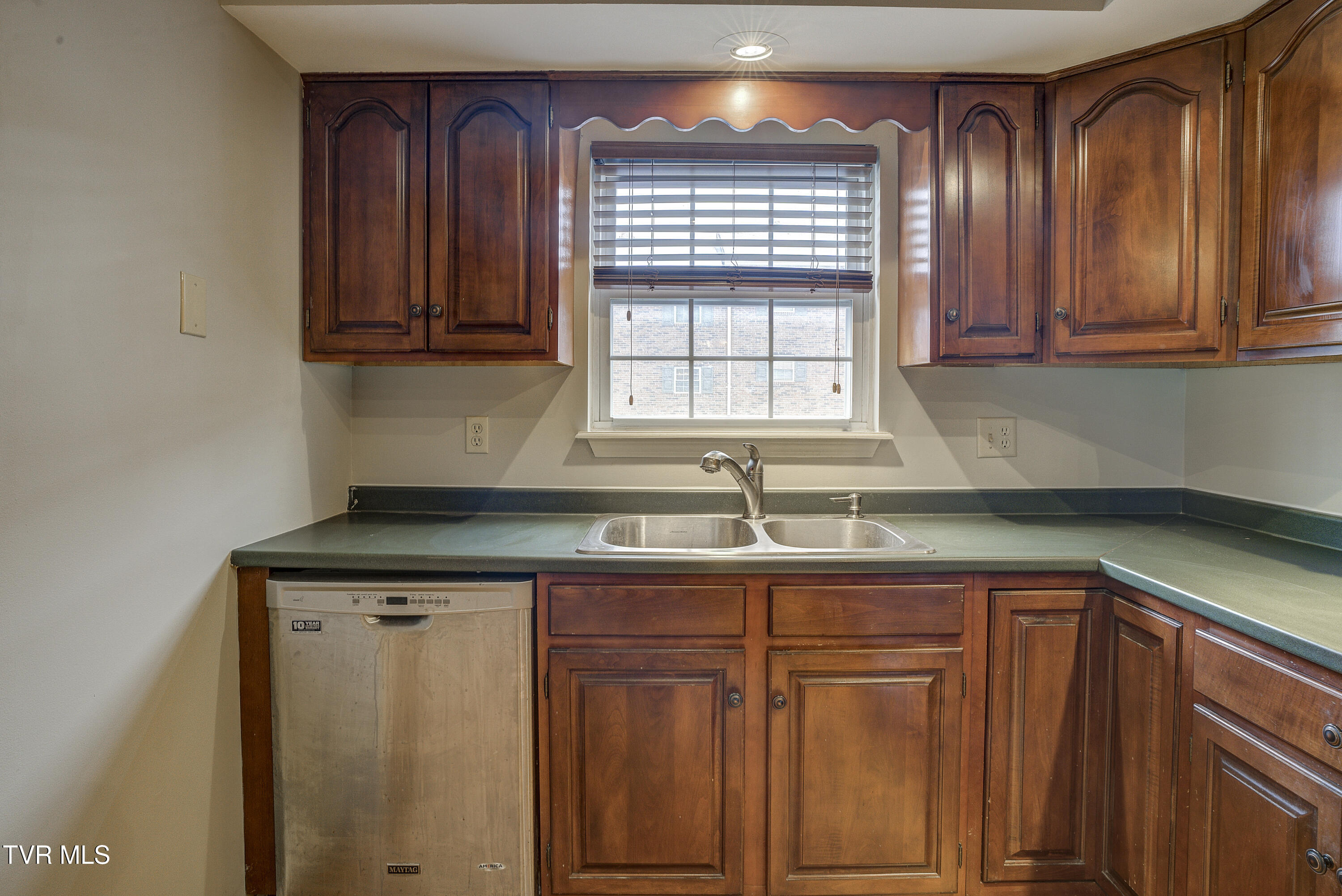 204 East Mountain View Road, Unit 40 Johnson City, TN 37601 - Photo 3 of 38 EastMtnView-40--13