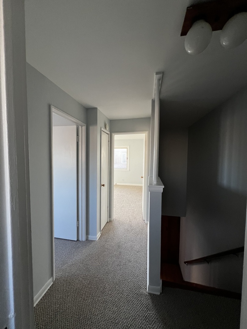 8653 Niles Center Road, Unit D Skokie, IL 60077 - Photo 5 of 8 a view of hallway with a hallway