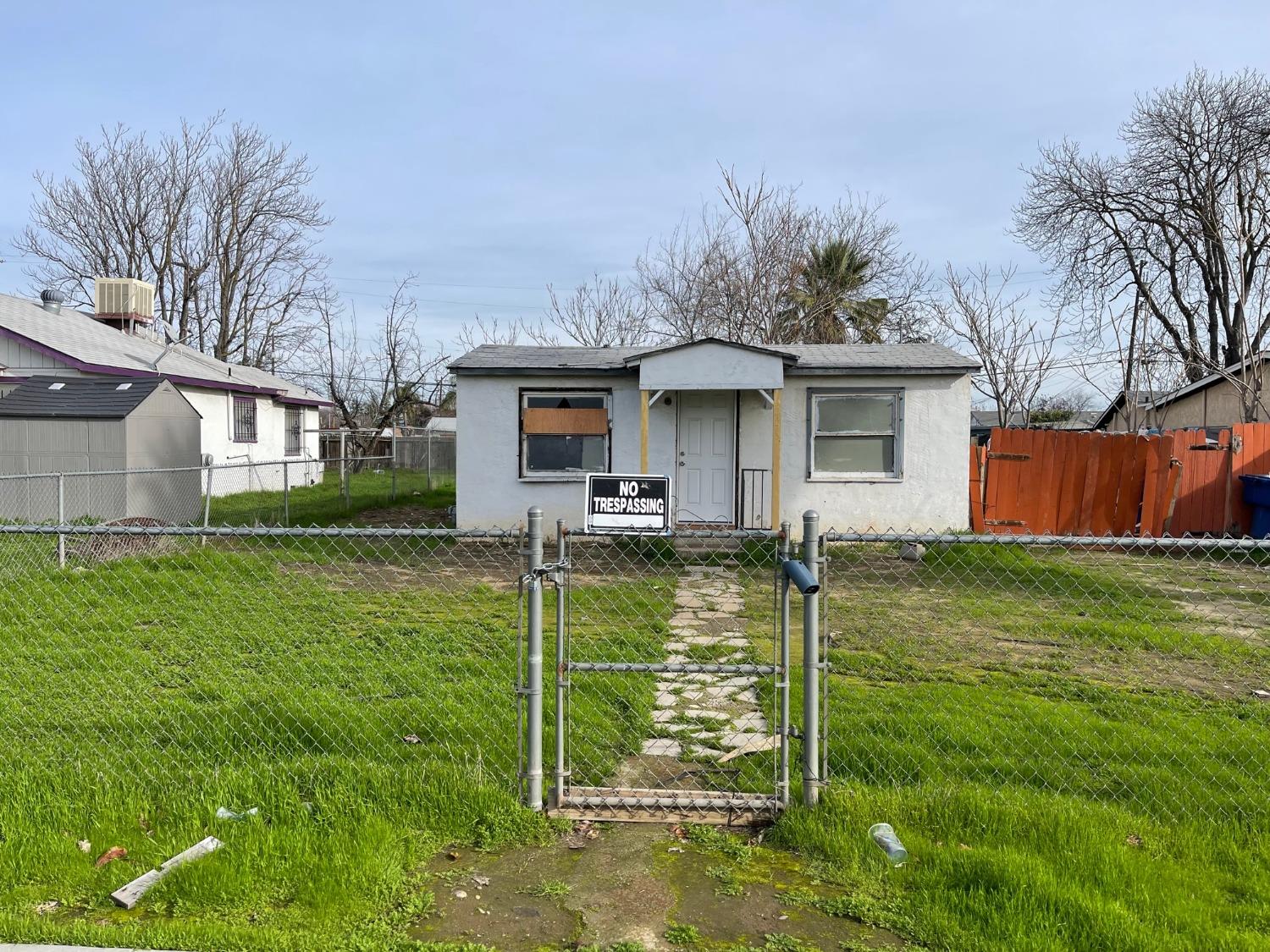 2425 South 10th Street Fresno, CA 93725 - Photo 1 of 12 a front view of house with yard and green space