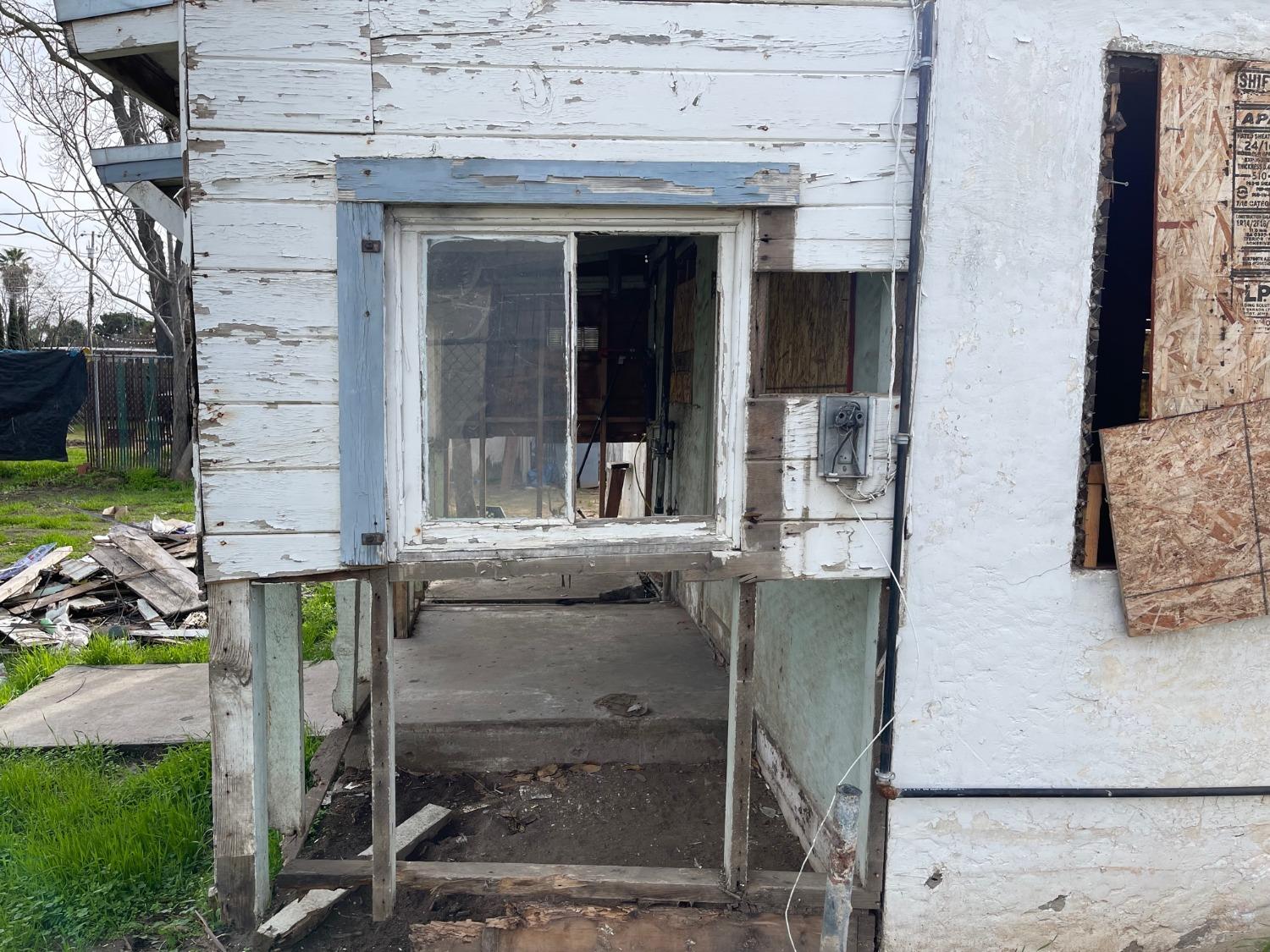 2425 South 10th Street Fresno, CA 93725 - Photo 8 of 12 a bathroom with a sink and a mirror