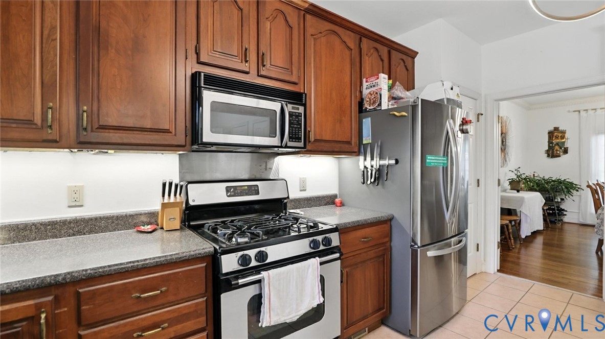 3321 Gloucester Road Richmond, VA 23227 - Photo 10 of 38 Kitchen with stainless steel appliances, light til