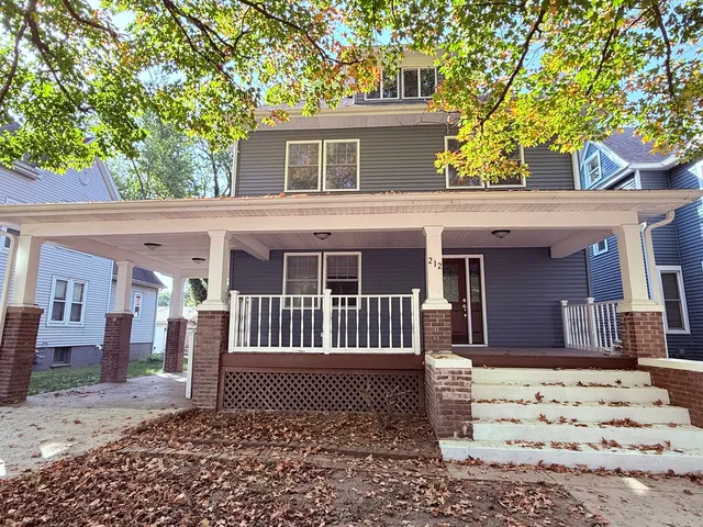 $210,000 | 212 East Jefferson Street, Clinton, IL 61727