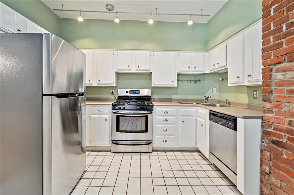 5732 Howe Street Pittsburgh, PA 15232 - Photo 12 of 25 Gallery Image 12