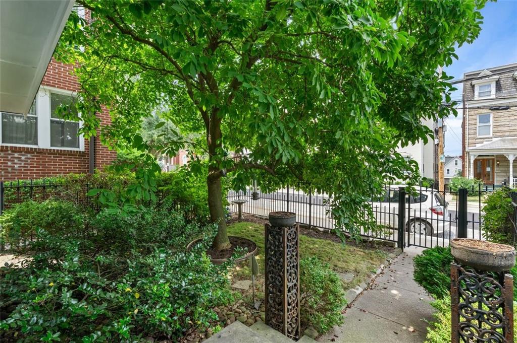 5732 Howe Street Pittsburgh, PA 15232 - Photo 2 of 25 Gallery Image 2
