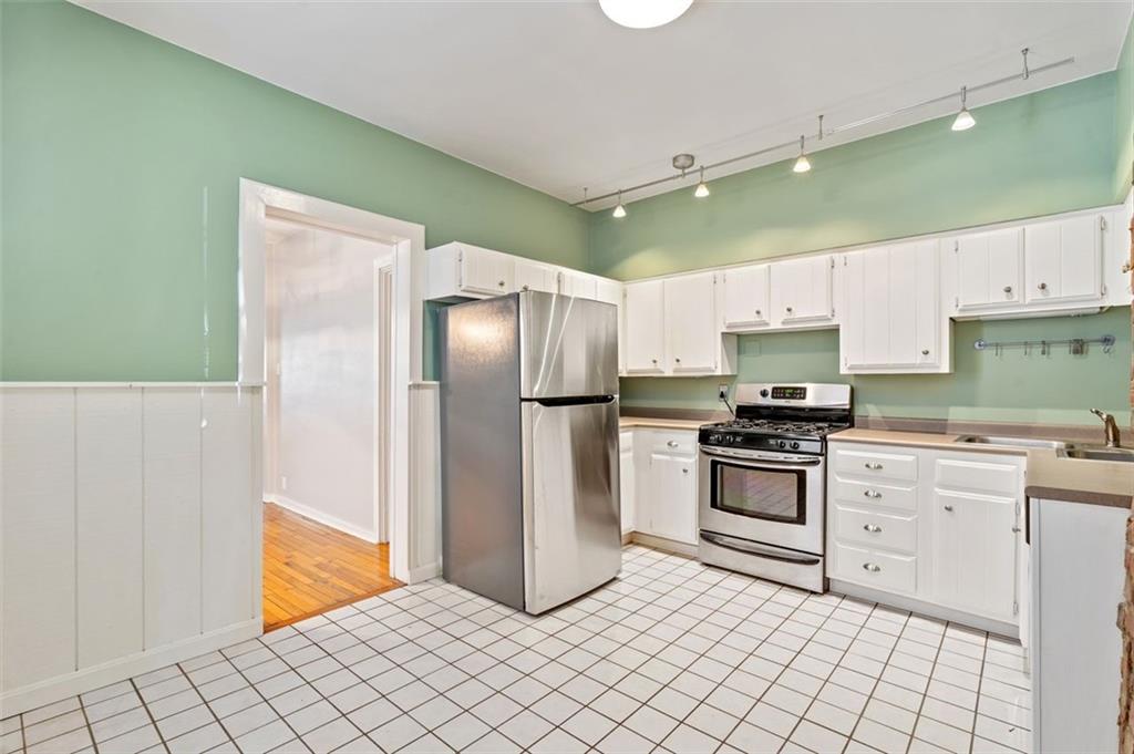 5732 Howe Street Pittsburgh, PA 15232 - Photo 9 of 25 Gallery Image 9