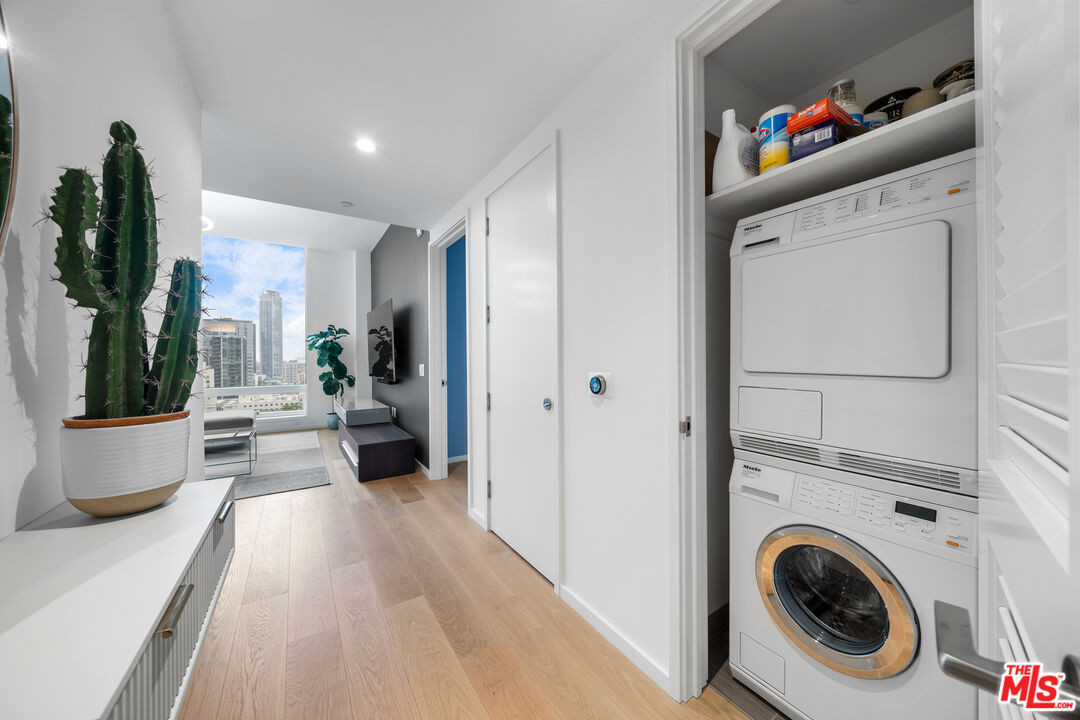 877 Francisco Street, Unit 1906 Los Angeles, CA 90017 - Photo 14 of 31 a view of a hallway with washer and dryer