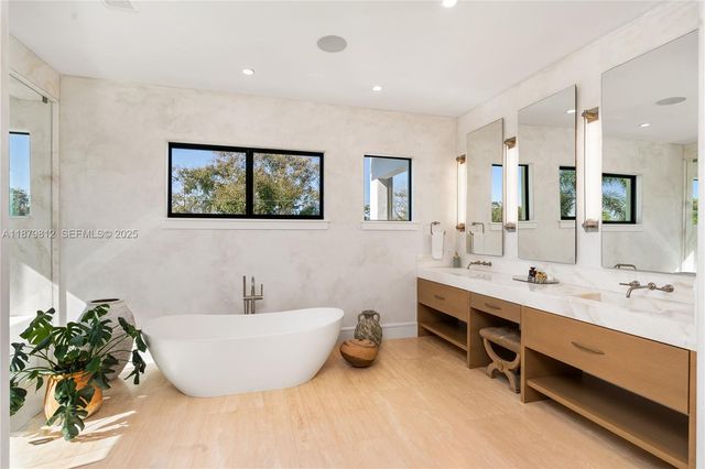 $9,990,000 | 2300 Northeast 34th Court, Lighthouse Point, FL 33064