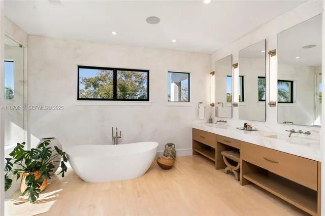 $9,990,000 | 2300 Northeast 34th Court, Lighthouse Point, FL 33064