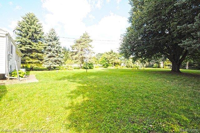 44670 West 10 Mile Road Novi, MI 48375 - Photo 21 of 25 22_BackYard_1-1.jpg
